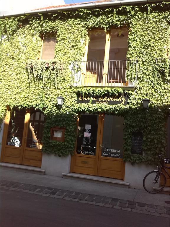 Gimi Vendeghaz Hotel Baja Exterior photo